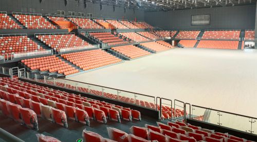 場(chǎng)館座椅的“骨骼”之謎：吹塑 vs 注塑，為何征途座椅選擇氣輔注塑？?